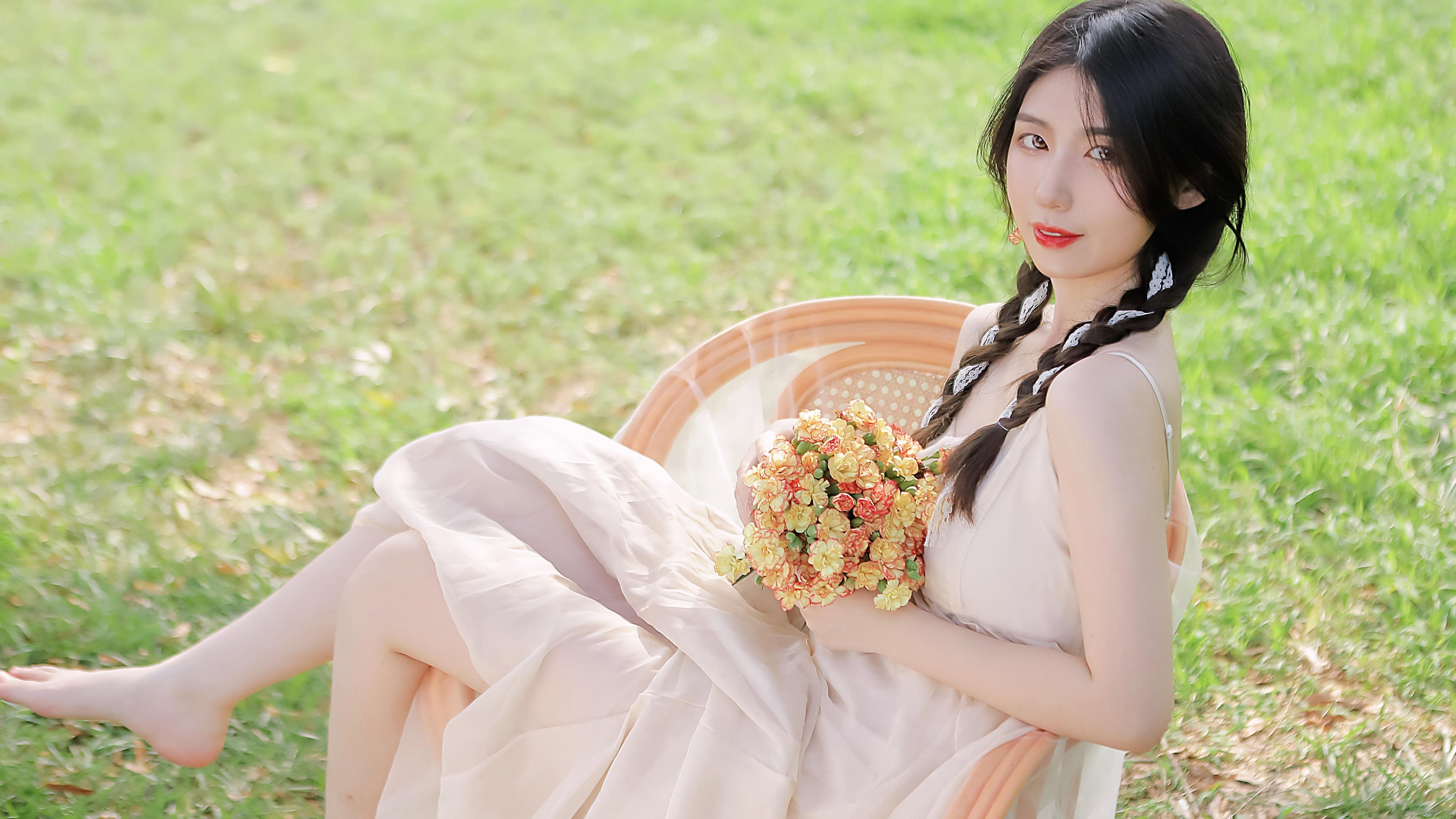 【活力中国调研行】“刚柔并济”的碳纤维：女士单手“提车”显示硬核科技